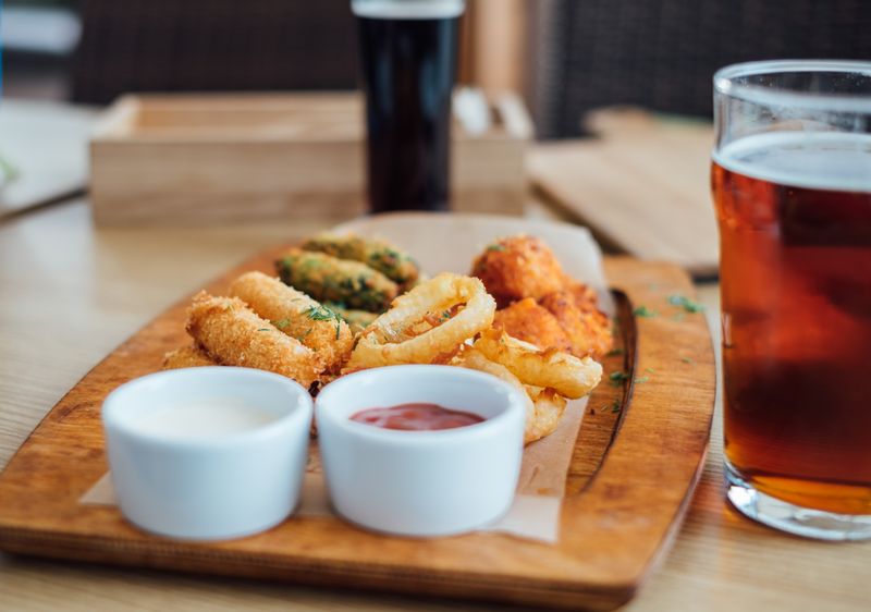 Crispy garlic knots with marinara dipping sauce