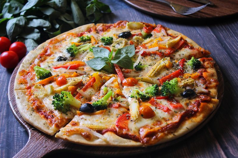 Veggie supreme pizza with fresh vegetables
